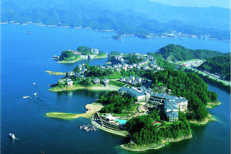 <杭州--千岛湖中心湖区巴士往返1日游>仅含往返车费  杭州市区往返 出行便捷  纯玩无购物 景点可自选