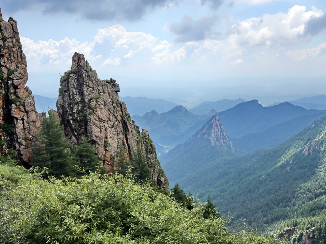 1小时左右)游览有"三晋**美峰"之称的—【芦芽山】(门票100元已含)(马