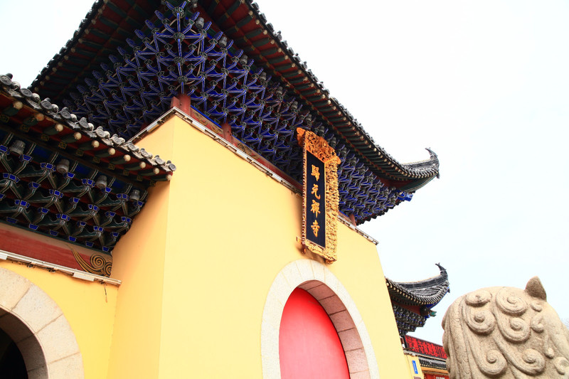 归元寺作为中华文化符号之一的寺庙也是每次旅游必去之地,这里我们