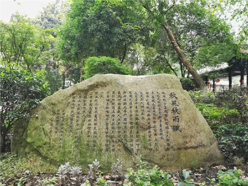 府山公园因过去绍兴府设在其东而得名,府山为