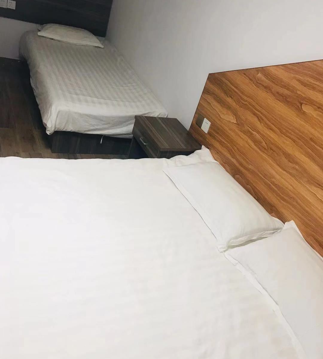 简约三人间