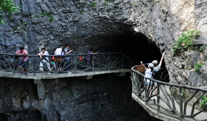 峡谷吊桥→观鬼谷洞→求儿洞→樱桃湾→天门山寺→坐扶梯下到天门山洞