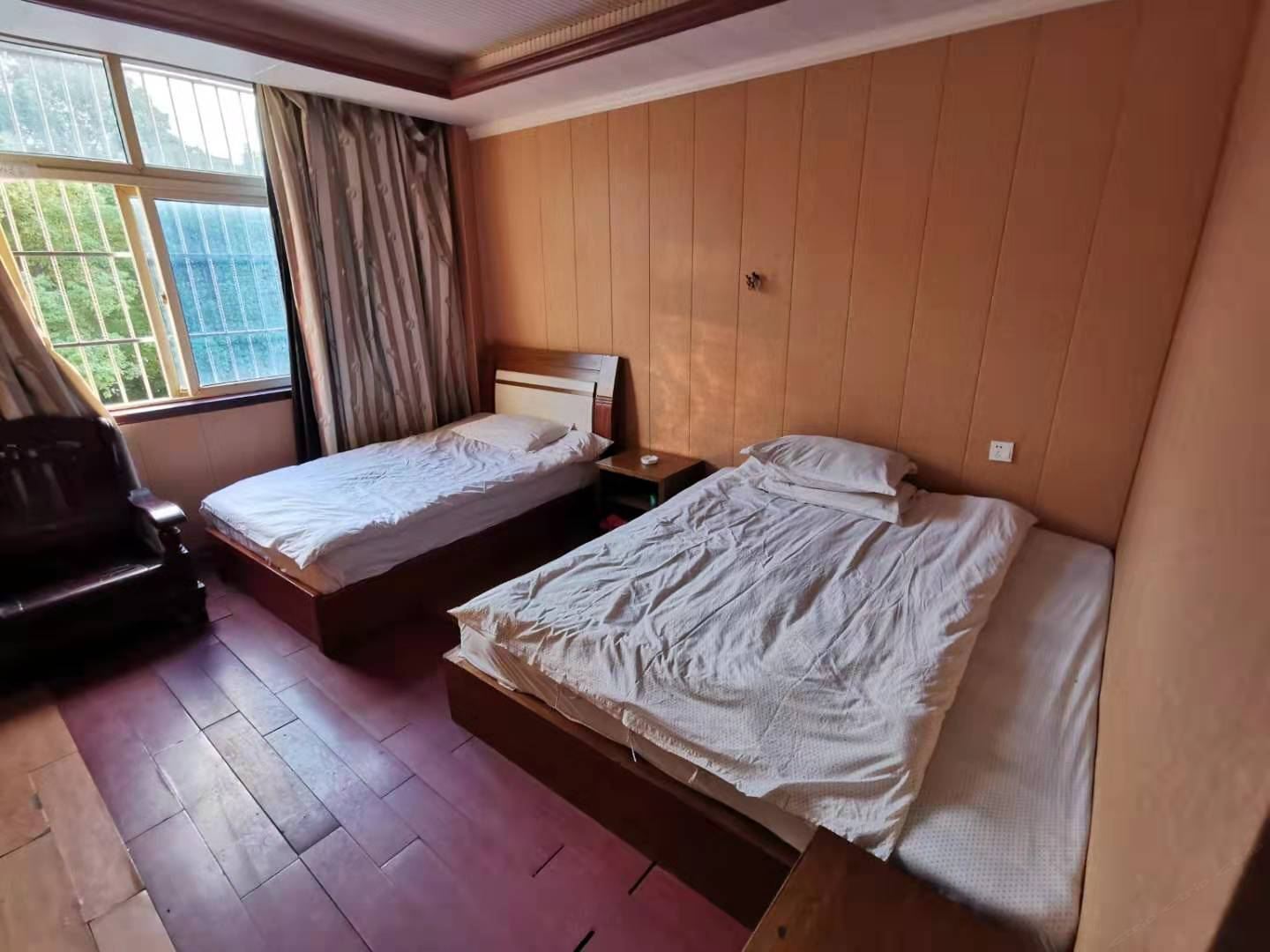 舒适双床房