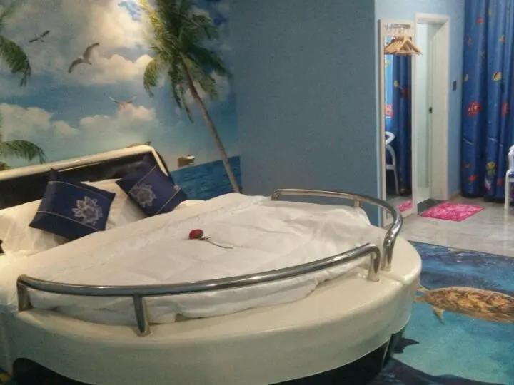 浪漫电动圆床房