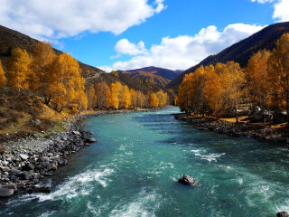 新疆自由行還是跟團(tuán)好_新疆旅游團(tuán)報價_新疆旅游大約多少錢