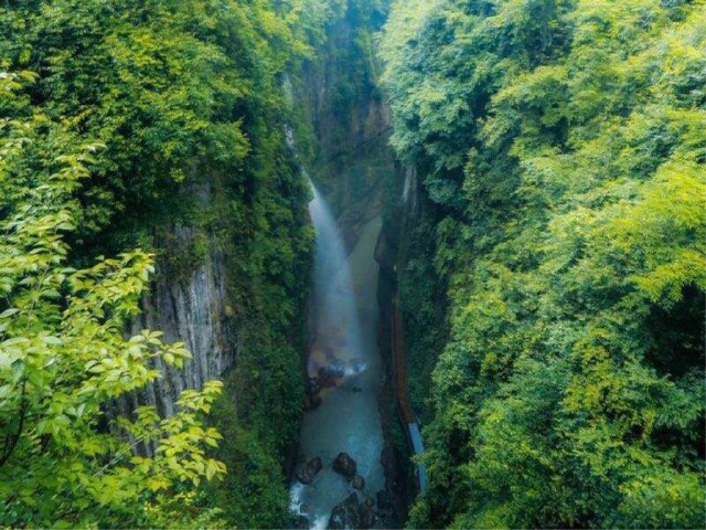 云龙地缝