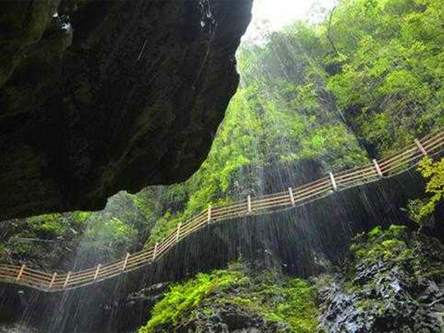 贵州铜仁梵净山天生桥西江千户苗寨镇远古城双飞4日游休闲之旅住西江