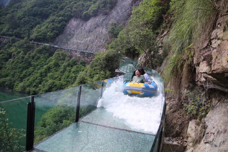 v水球周边景点大明山龙井峡漂流三渡水球漂流为什么悬崖是地球图片