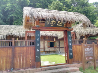 去湖南張家界游怎么省錢_湖南張家界2人旅游需要多少錢_8月湖南張家界旅游
