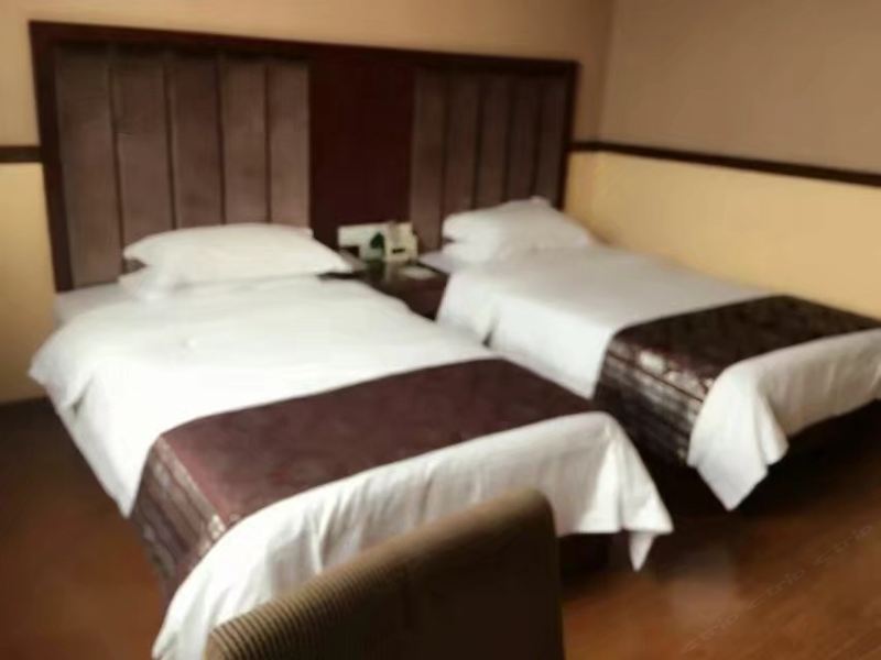 hotelPic