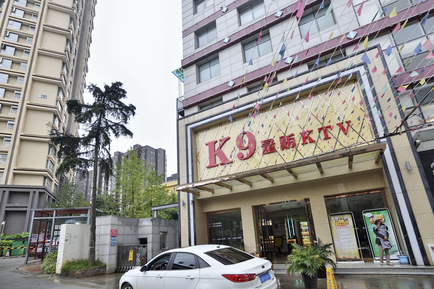 路客-商院公寓(昆明环城南路店)