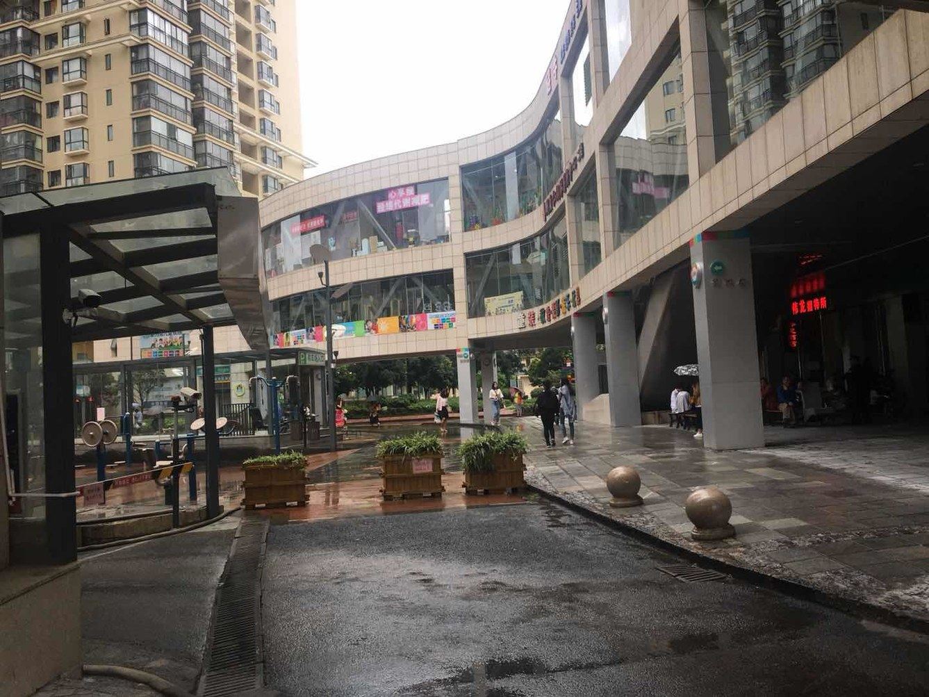 昆明路客江东好世界普通公寓(小龙路店)