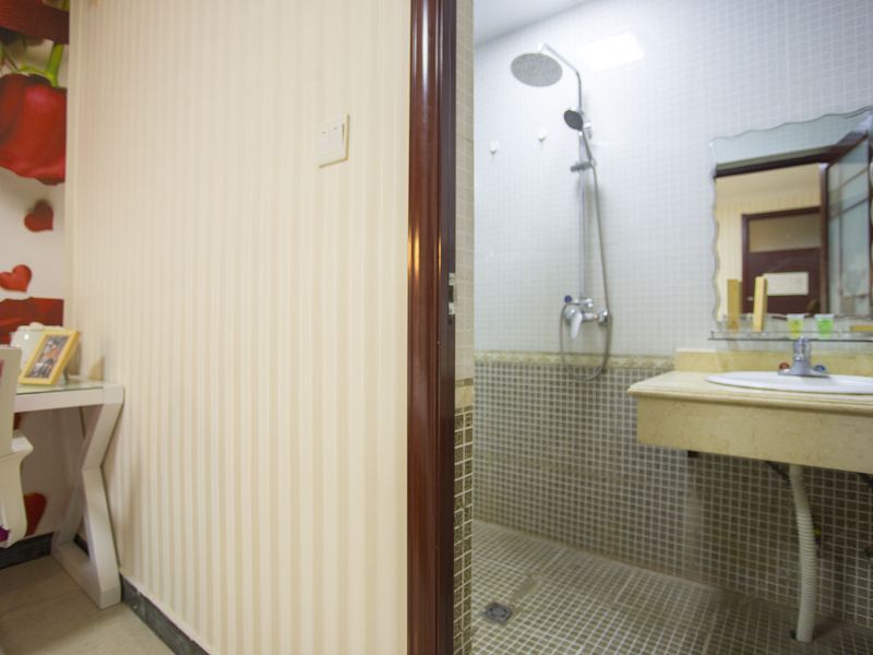 hotelPic