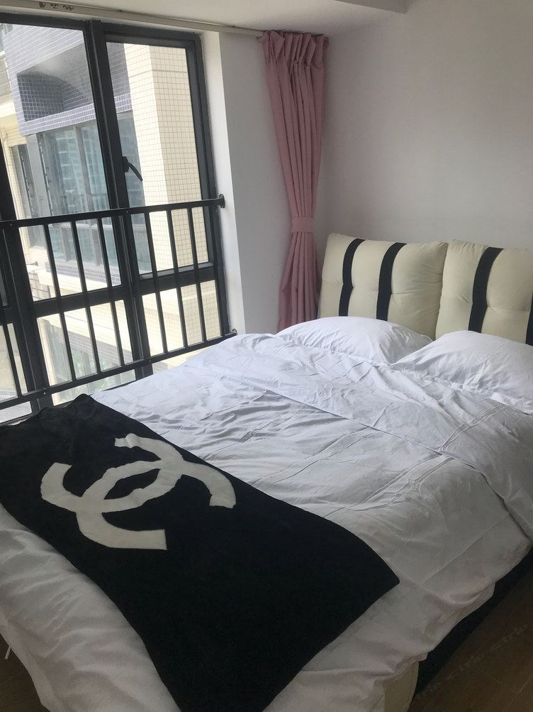 情侣三室一厅套房