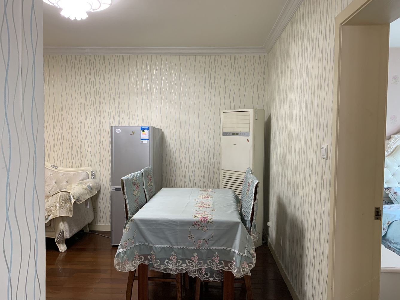 阳光二室一厅套房
