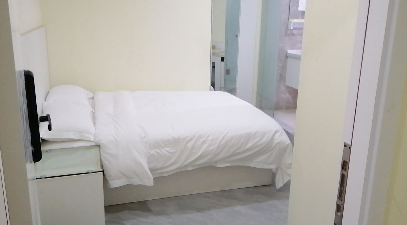 温馨大床房(无窗)