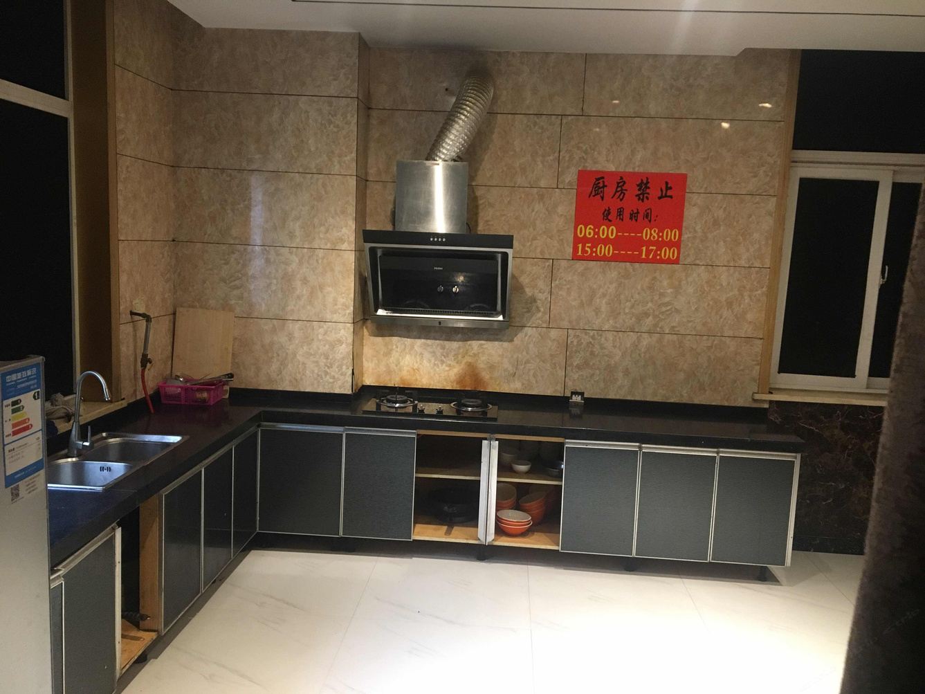 简洁三室一厅套房