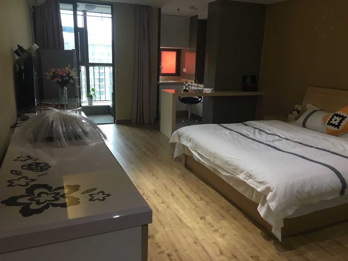 阳台一室大床房