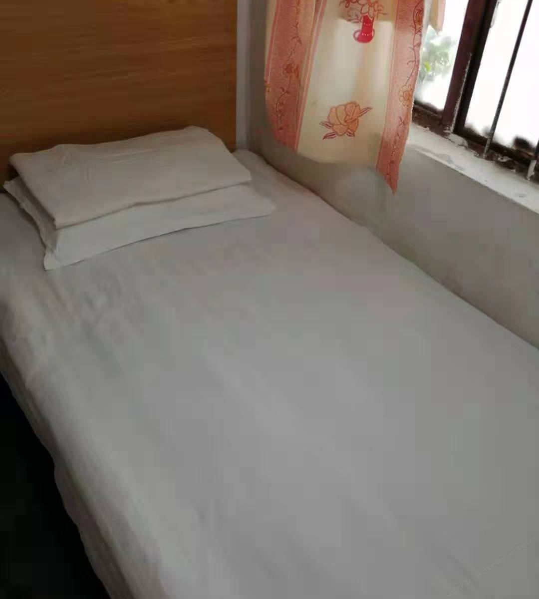 单间(公共卫浴)