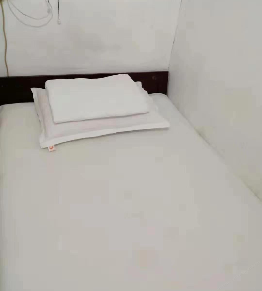 单间(公共卫浴)