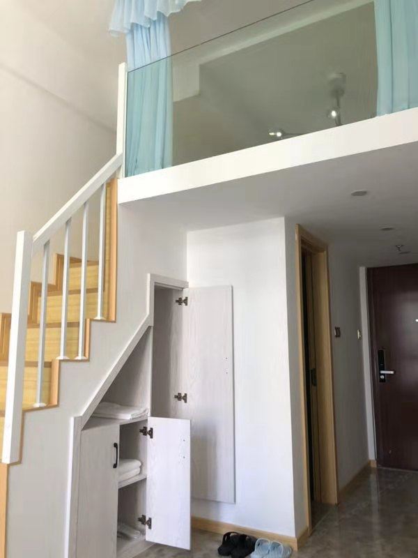 蓝色复式大床房