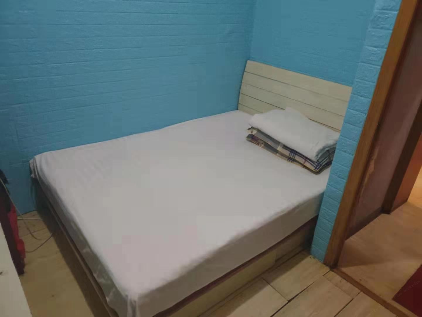 普通大床房（公共卫浴）