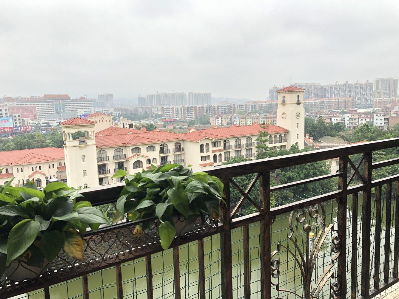 江门湖景世界公寓