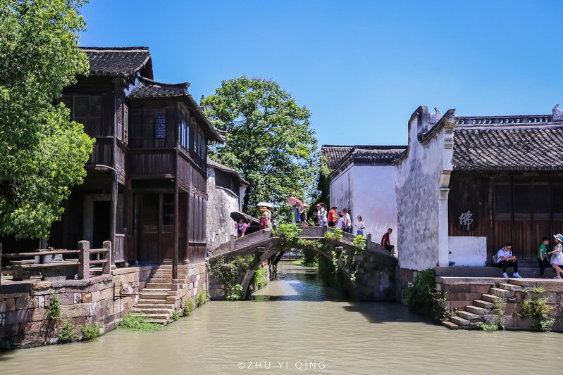 带上彩妆去旅行#乌镇夜,江南夜,一曲乌镇繁花依旧