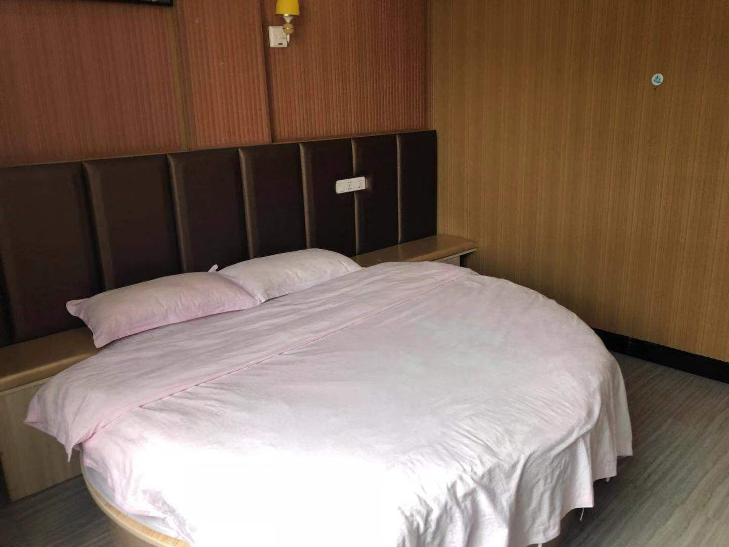 豪华圆床房