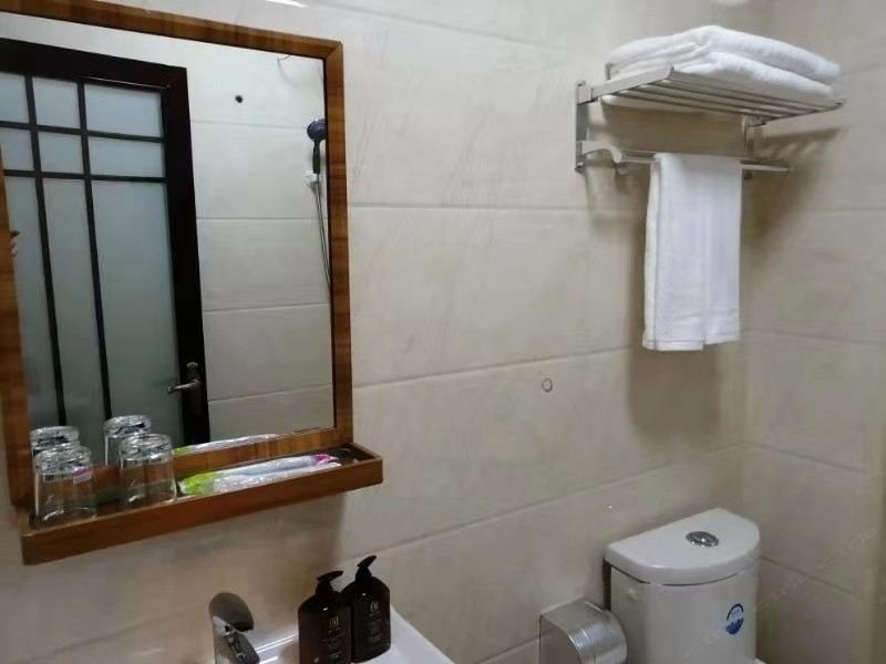 北欧粉色主题房