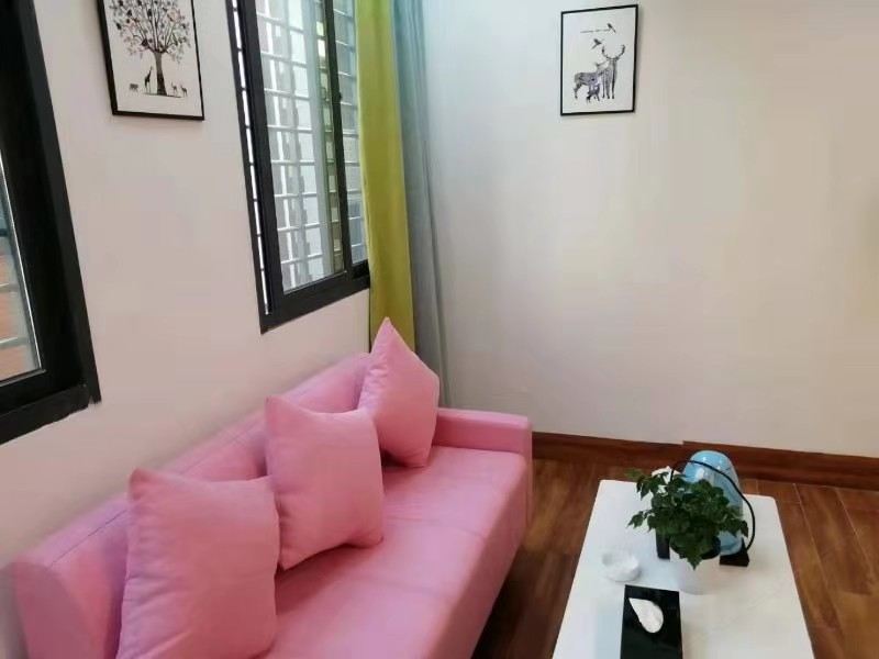 北欧粉色主题房