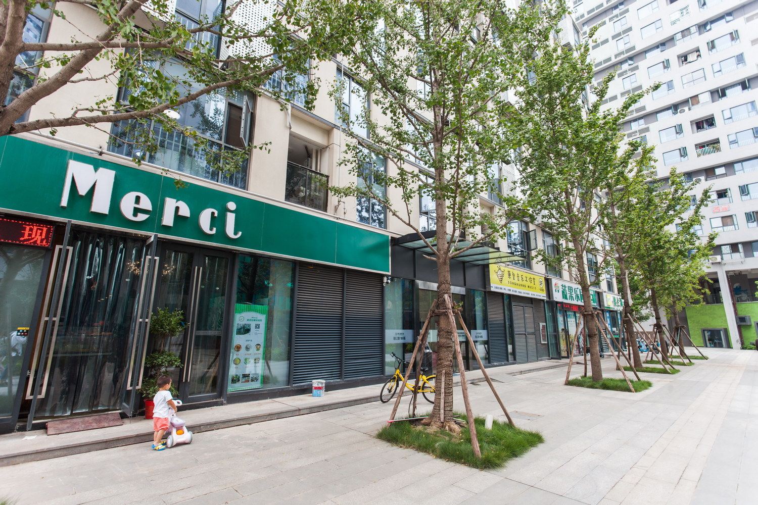武汉光谷金融港对面精装复式套房公寓