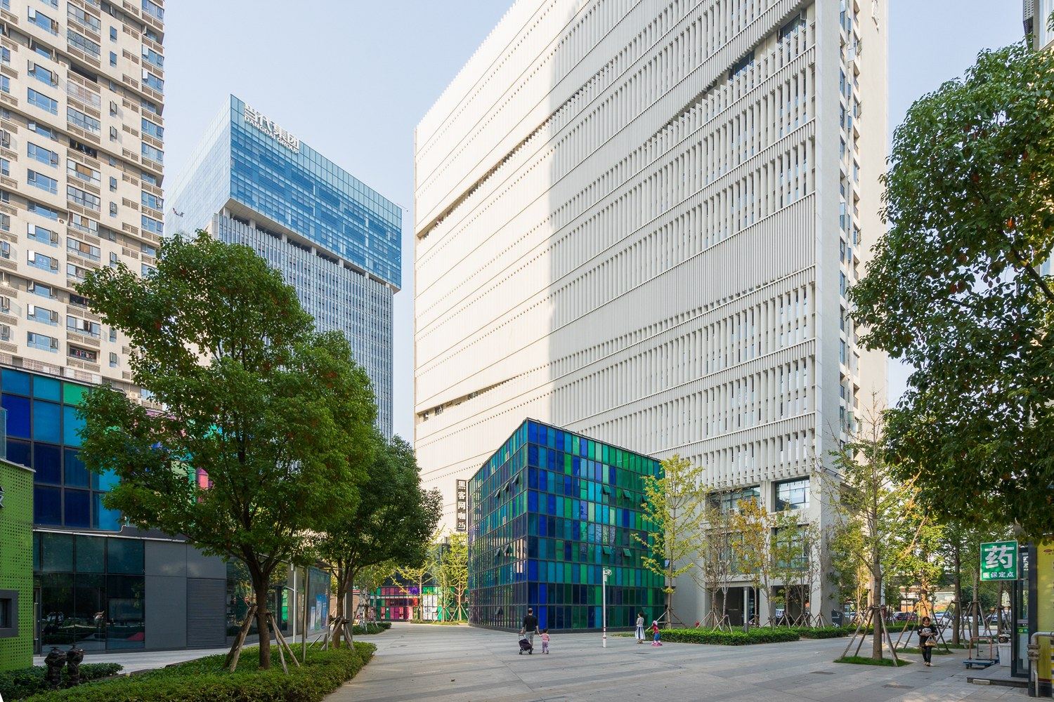 武汉光谷金融港对面精装复式套房公寓(4号店)