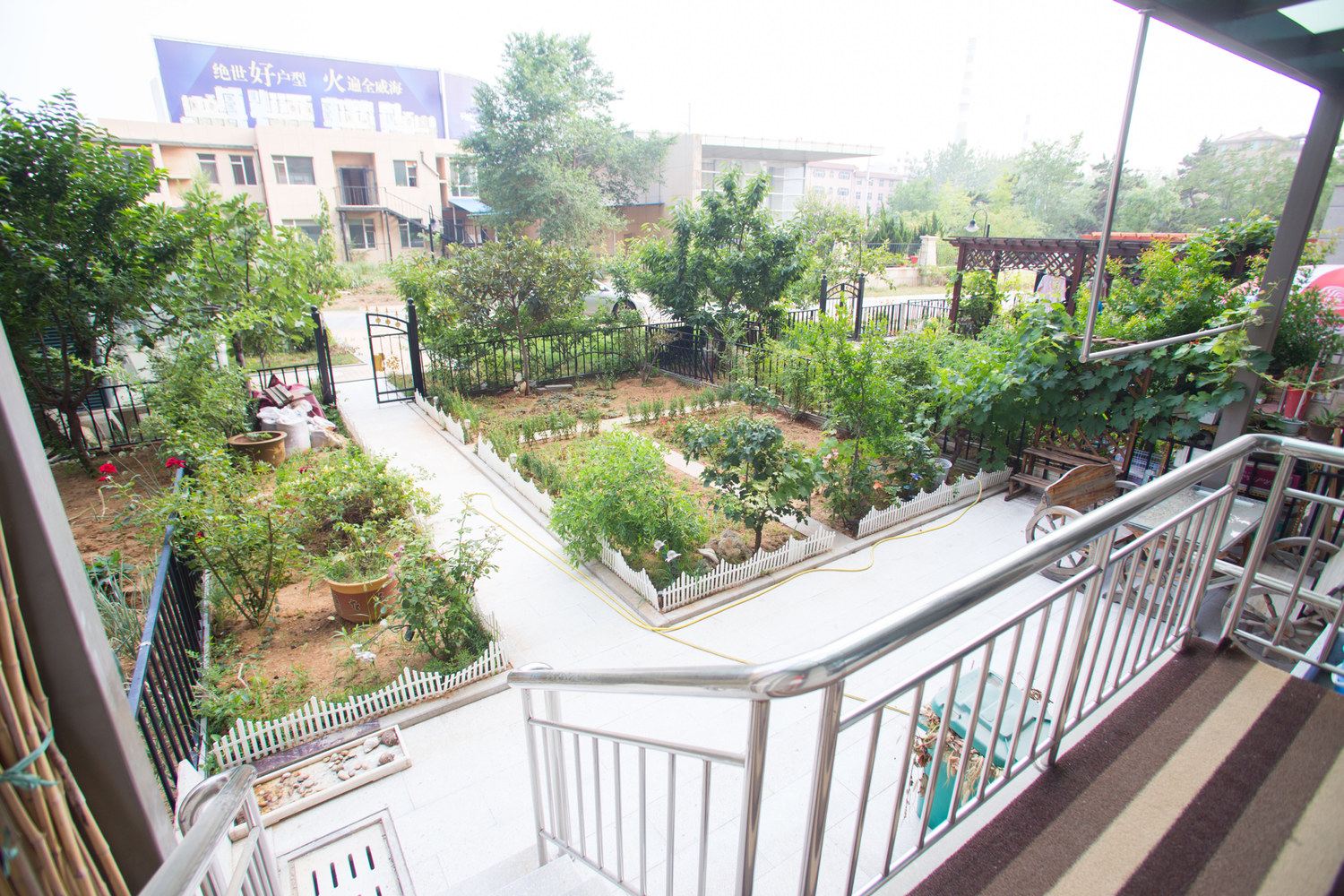 上海小八公馆公寓(黄岛路店)