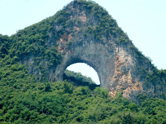 月亮山