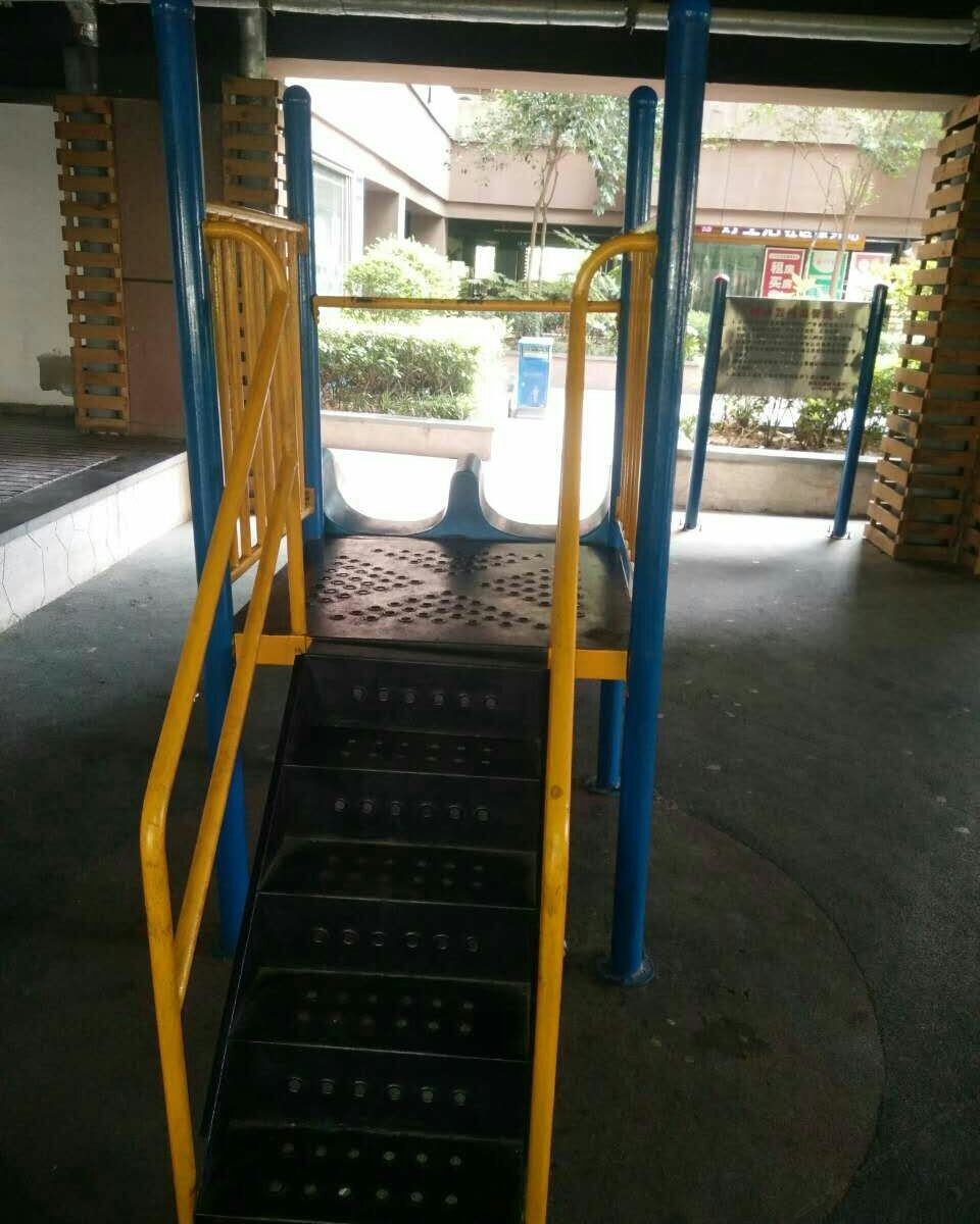 健身娱乐设施