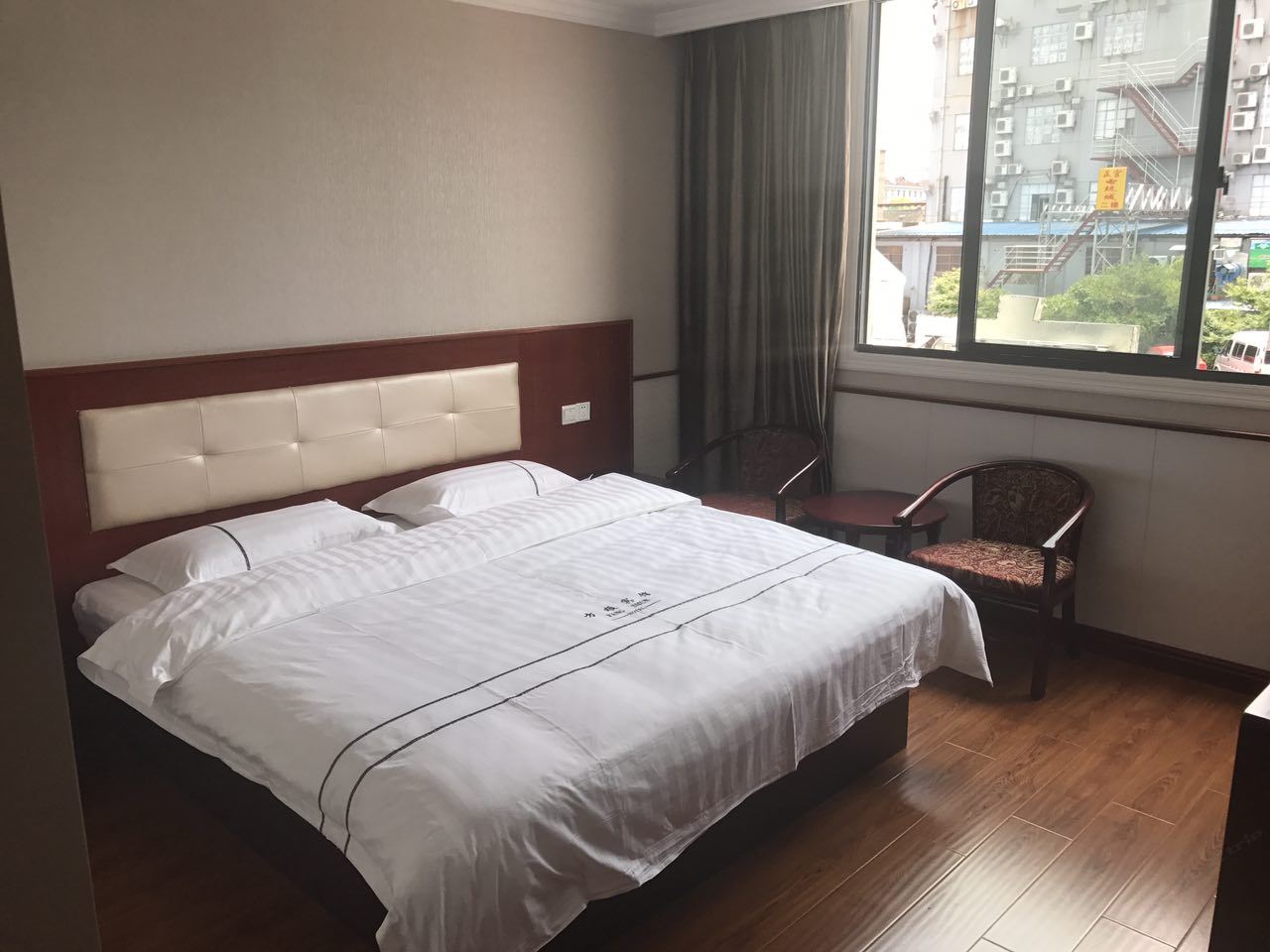豪华大床房