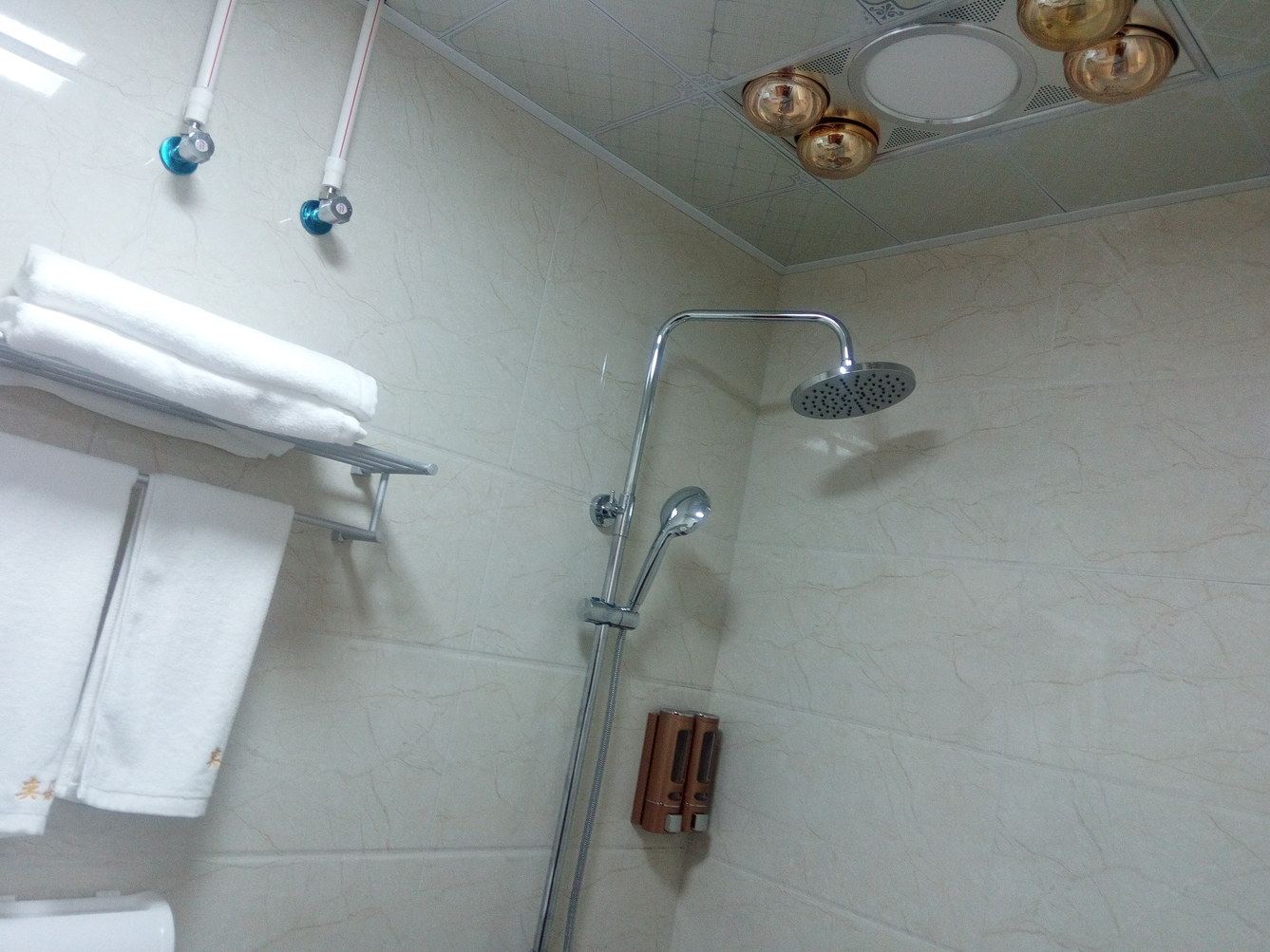 温馨二室三床