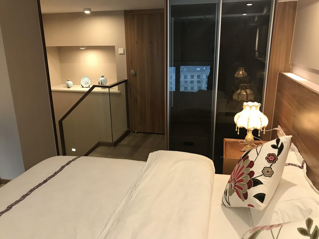 精装一室一厅套房