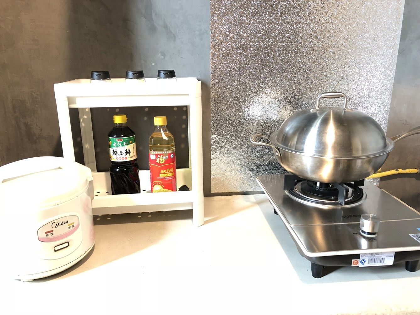 欢乐一室一厅套房