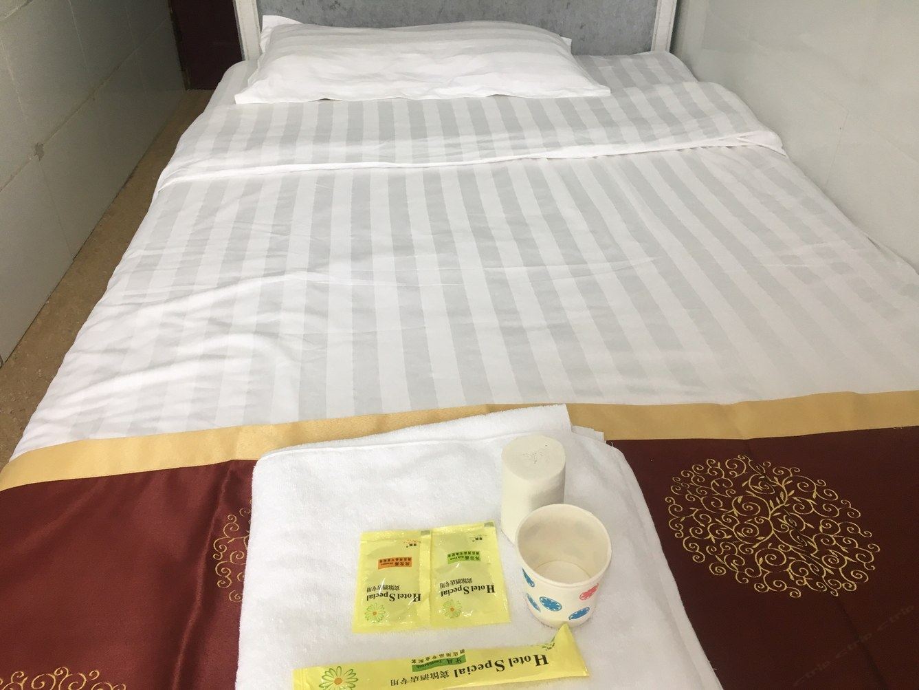 精致双人床