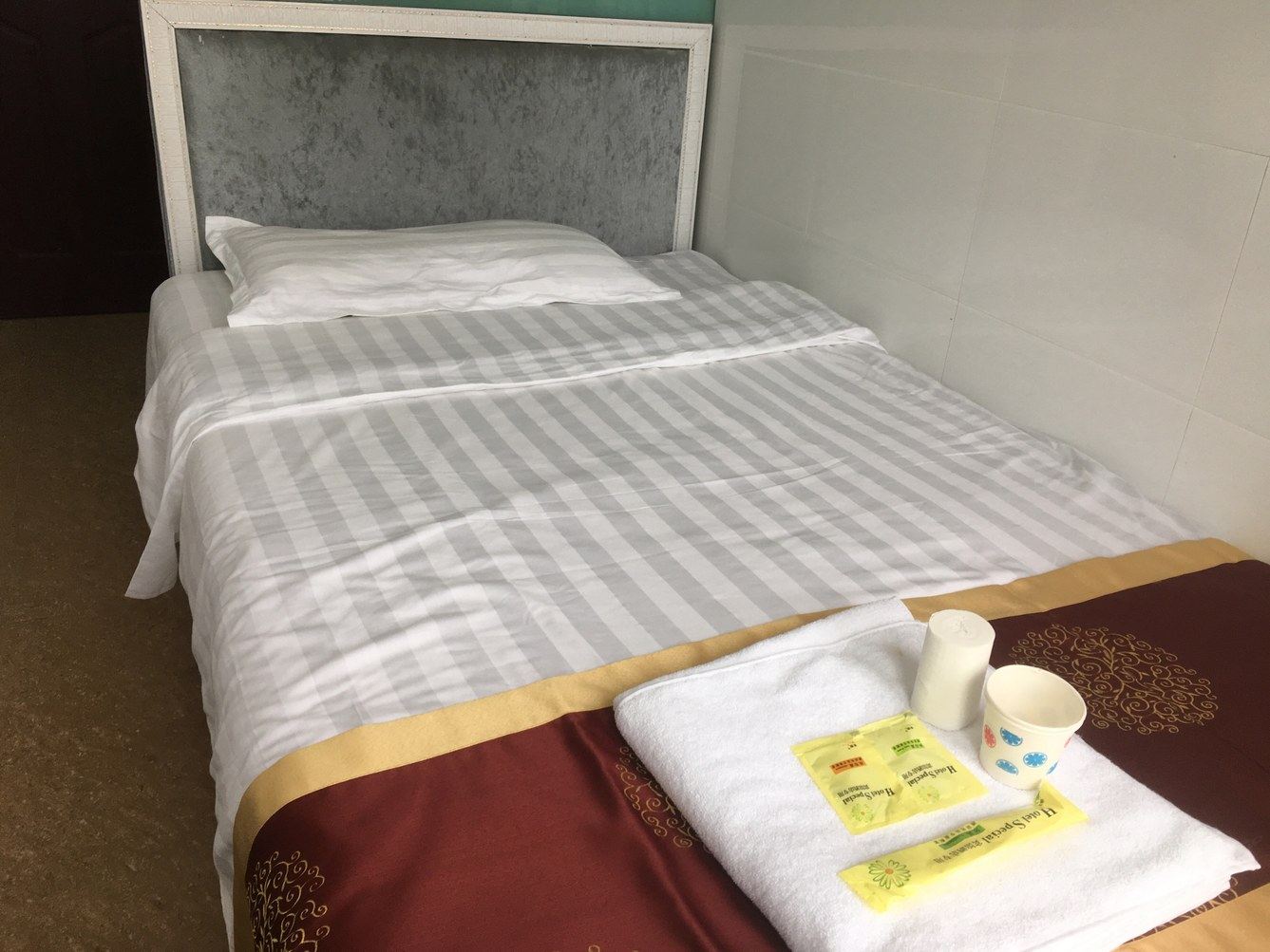 精致双人床