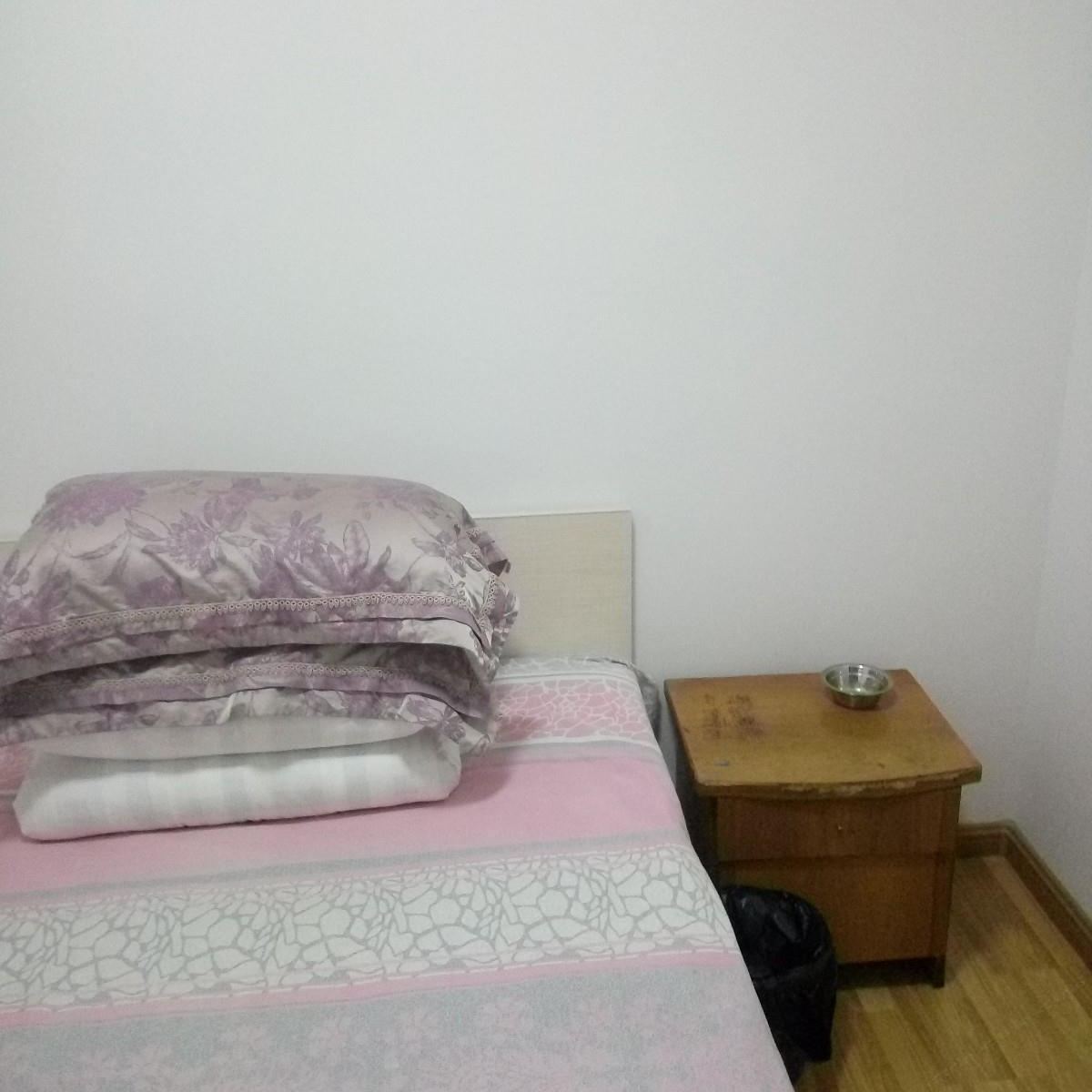 普通大床房(无窗)(公共卫浴)