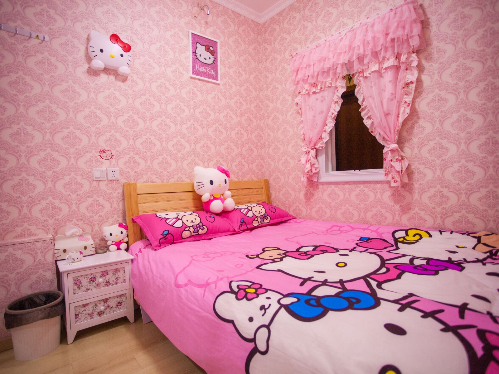 Hello kitty主题房