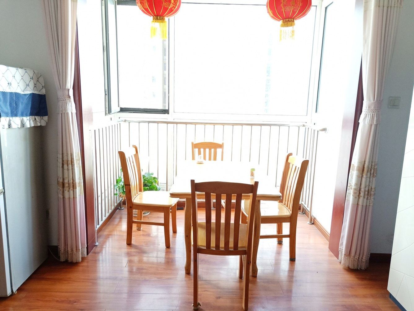 温馨三室二厅套房