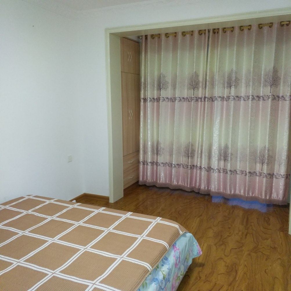 临海三室一厅