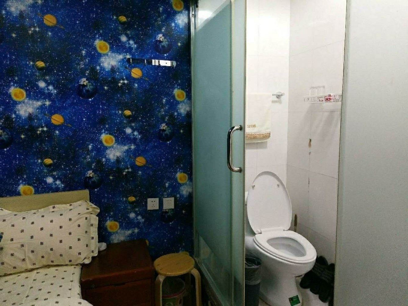 情侣大床房