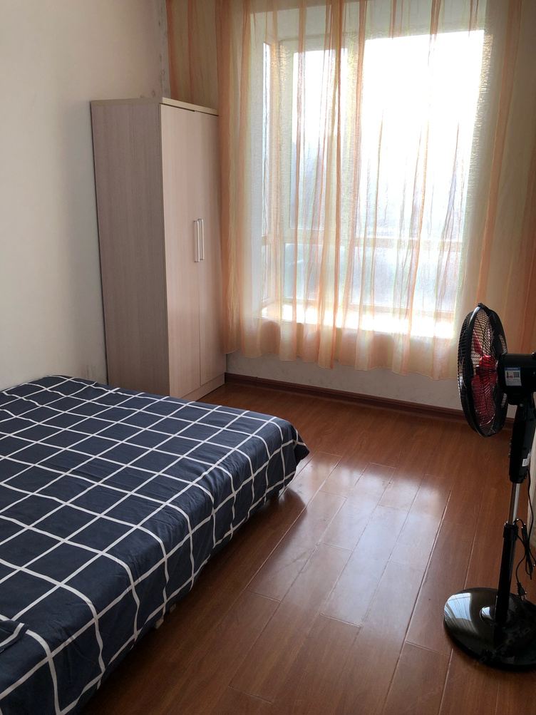 温馨三室一厅套房