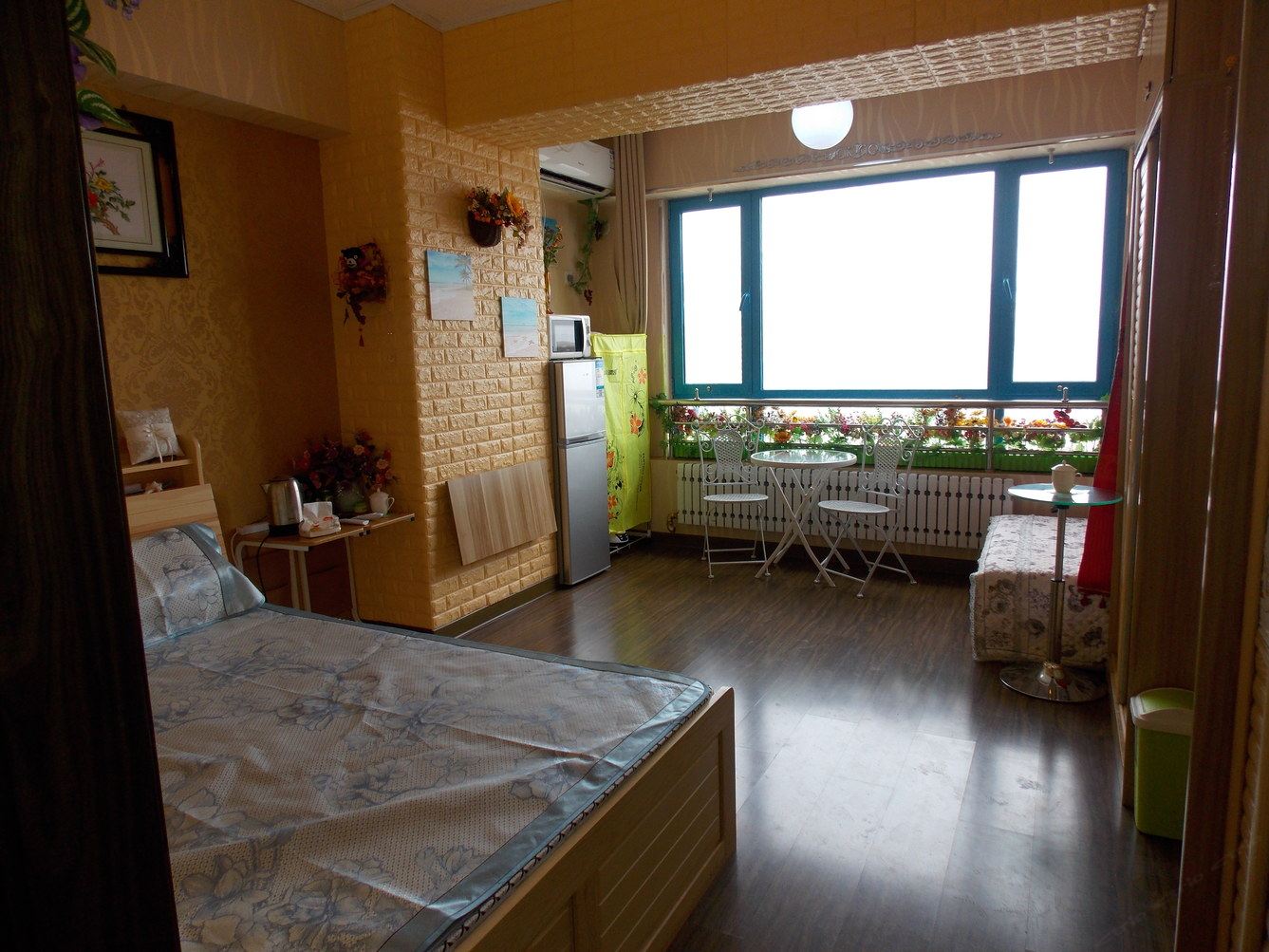 高层一室二床房