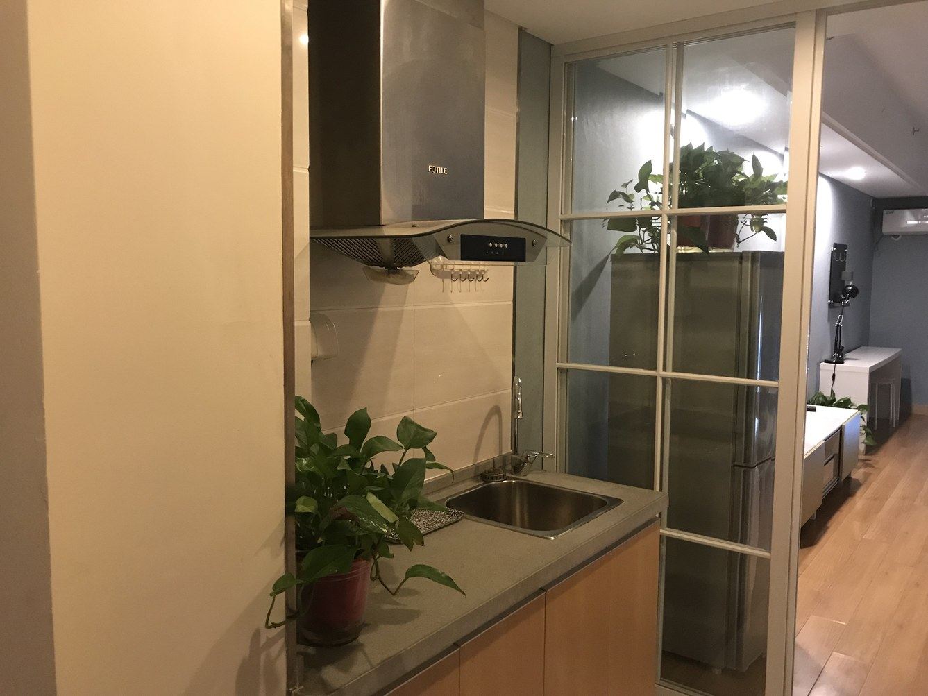 现代简约一室大床房